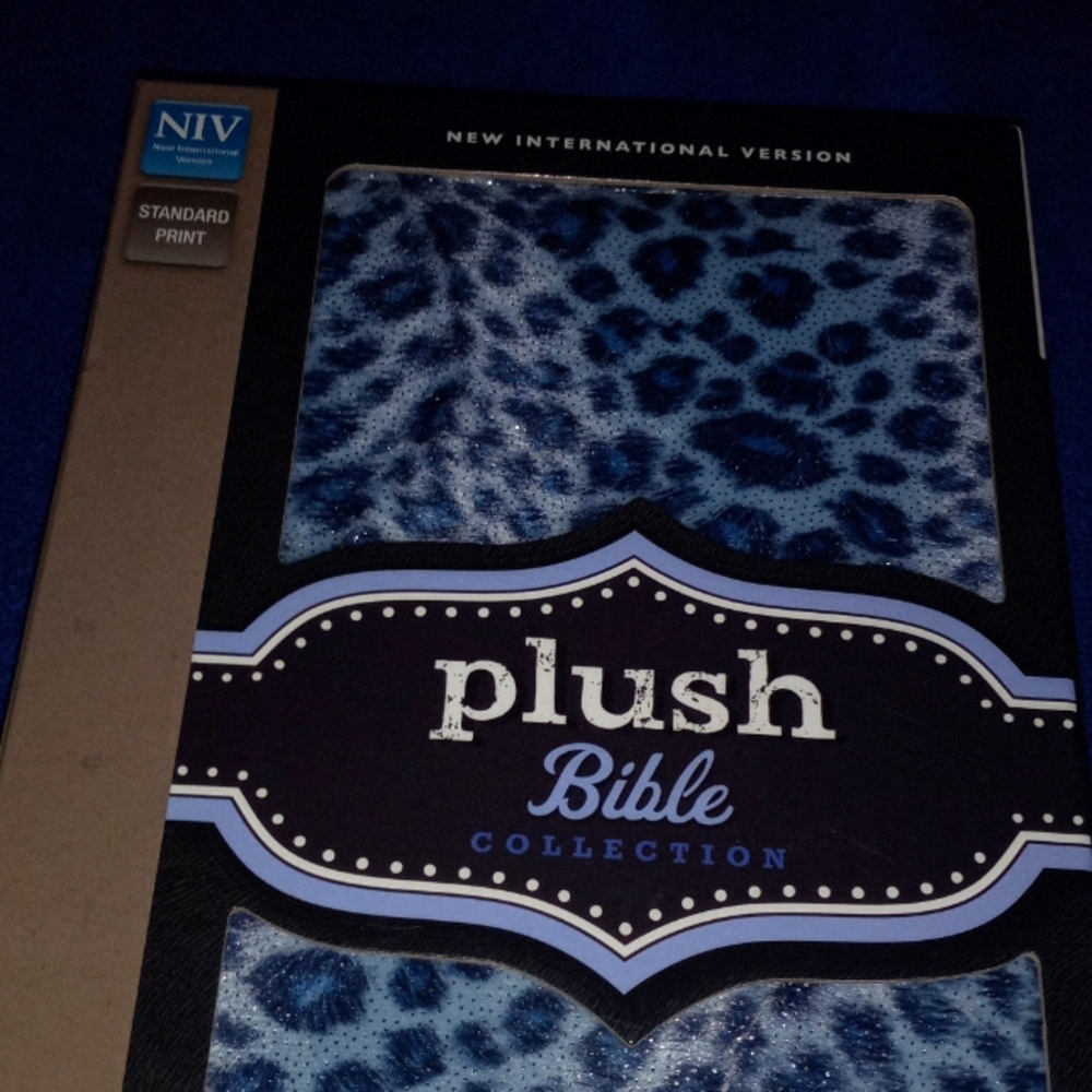 ZONDERVAN BLUE LEOPARD PLUSH NIV BIBLE